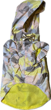 Carica l&#39;immagine nel visualizzatore di Gallery, Impermeabile Camo Chic con Rouches e Fiocco Oro
