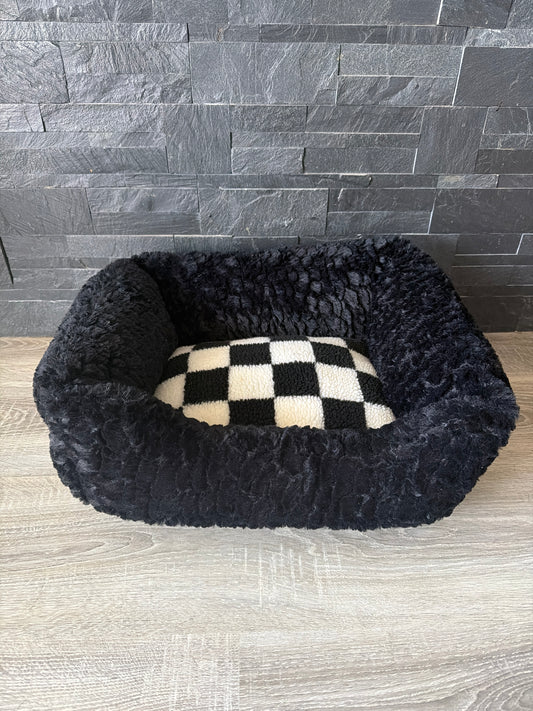 Cuccia Deluxe in Peluche per Cani e Gatti - Comfort e Stile in 50x40 cm