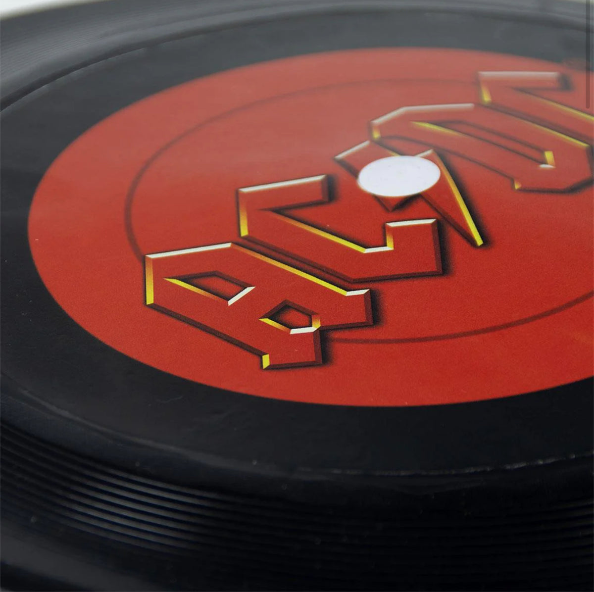 Frisbee AC/DC: Rock ‘n’ Roll in Volo per il Tuo Cane