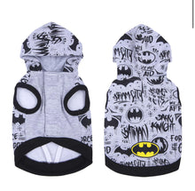 Carica l&#39;immagine nel visualizzatore di Gallery, Felpa Batman Graffiti: Lo Stile Urbano del Cavaliere Oscuro per il Tuo Cane
