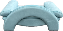 Carica l&#39;immagine nel visualizzatore di Gallery, Poltroncina Relax Azzurra per Cani e Gatti – Design Elegante con Schienale

