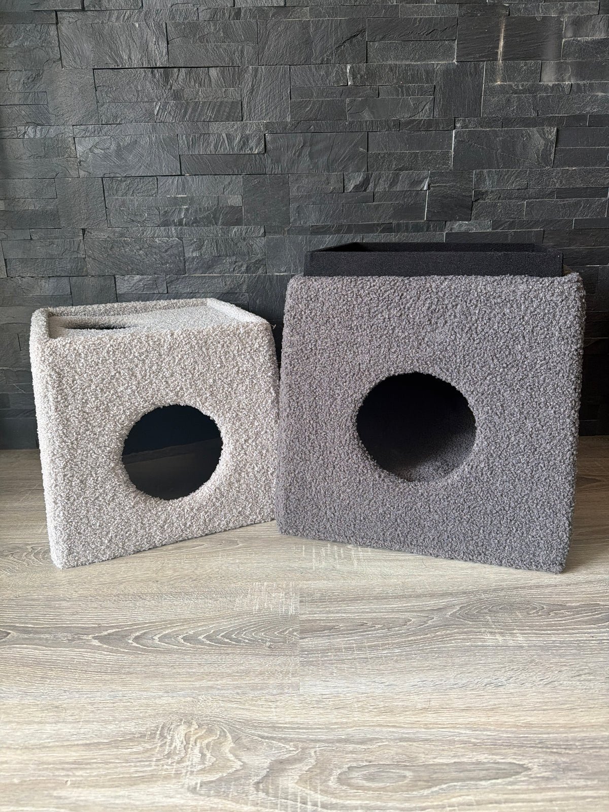 Torre Relax Bouclé Bicolor per Gatti – Cuccia con Tiragraffi e Vani