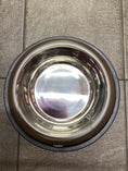 Carica l'immagine nel visualizzatore della galleria, Ciotola in acciaio inox con base antiscivolo per cani e gatti 23 cm
