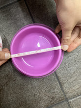 Carica l'immagine nel visualizzatore di Gallery, Ciotola per Cani e Gatti in Plastica Fucsia – Diametro 12 cm
