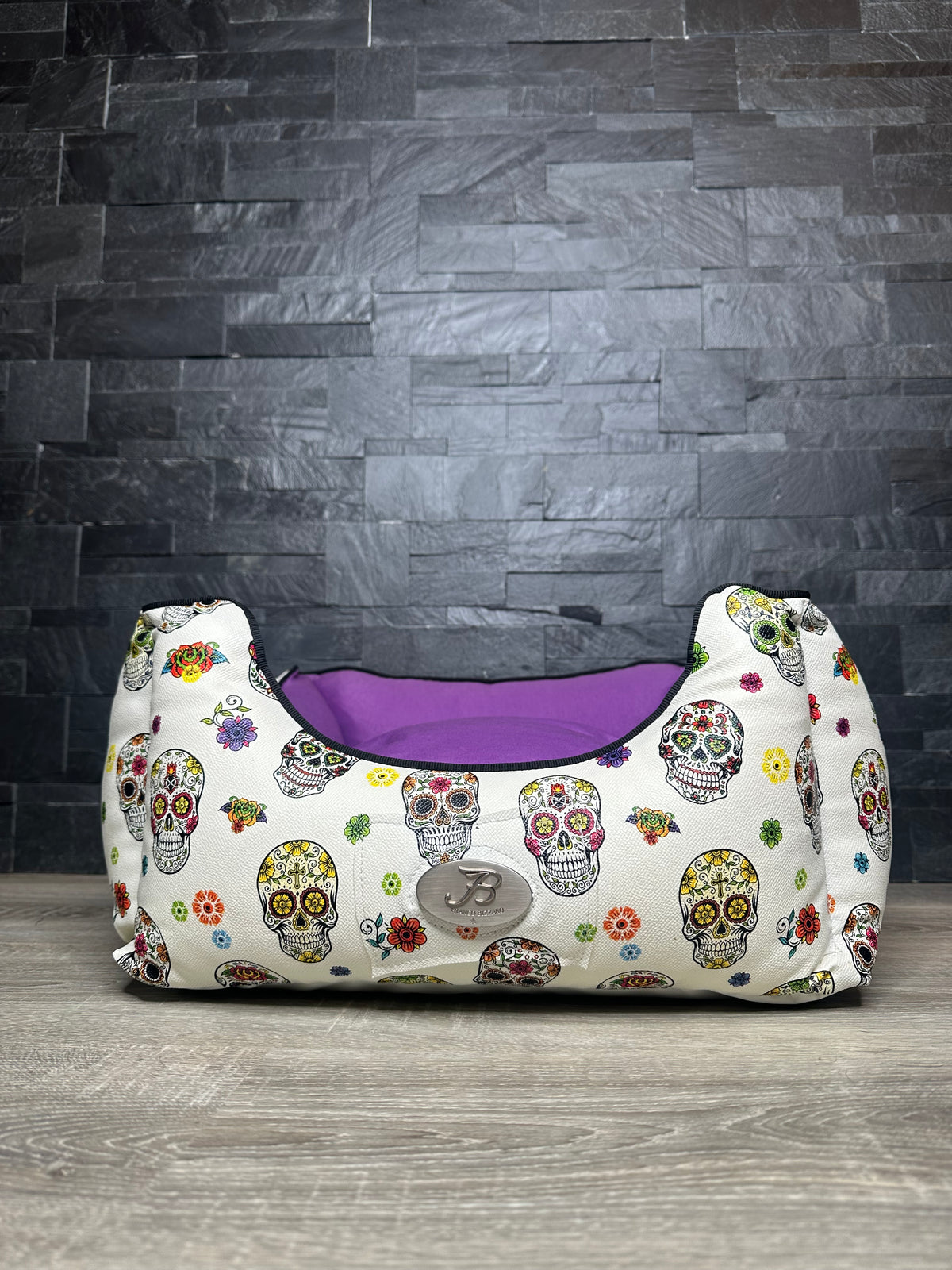 Cuccia Luxury Skull Bianca con Cuscino Viola – Made in Italy