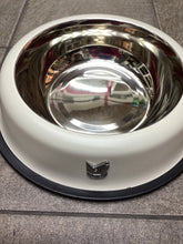 Carica l'immagine nel visualizzatore di Gallery, Ciotola in acciaio inox con base antiscivolo per cani e gatti 20 cm

