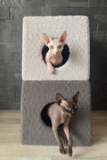Carica l'immagine nel visualizzatore della galleria, Torre Relax Bouclé Bicolor per Gatti – Cuccia con Tiragraffi e Vani
