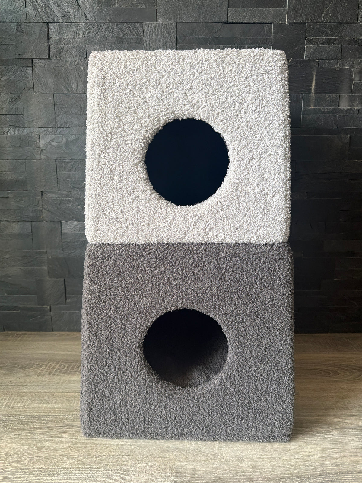 Torre Relax Bouclé Bicolor per Gatti – Cuccia con Tiragraffi e Vani