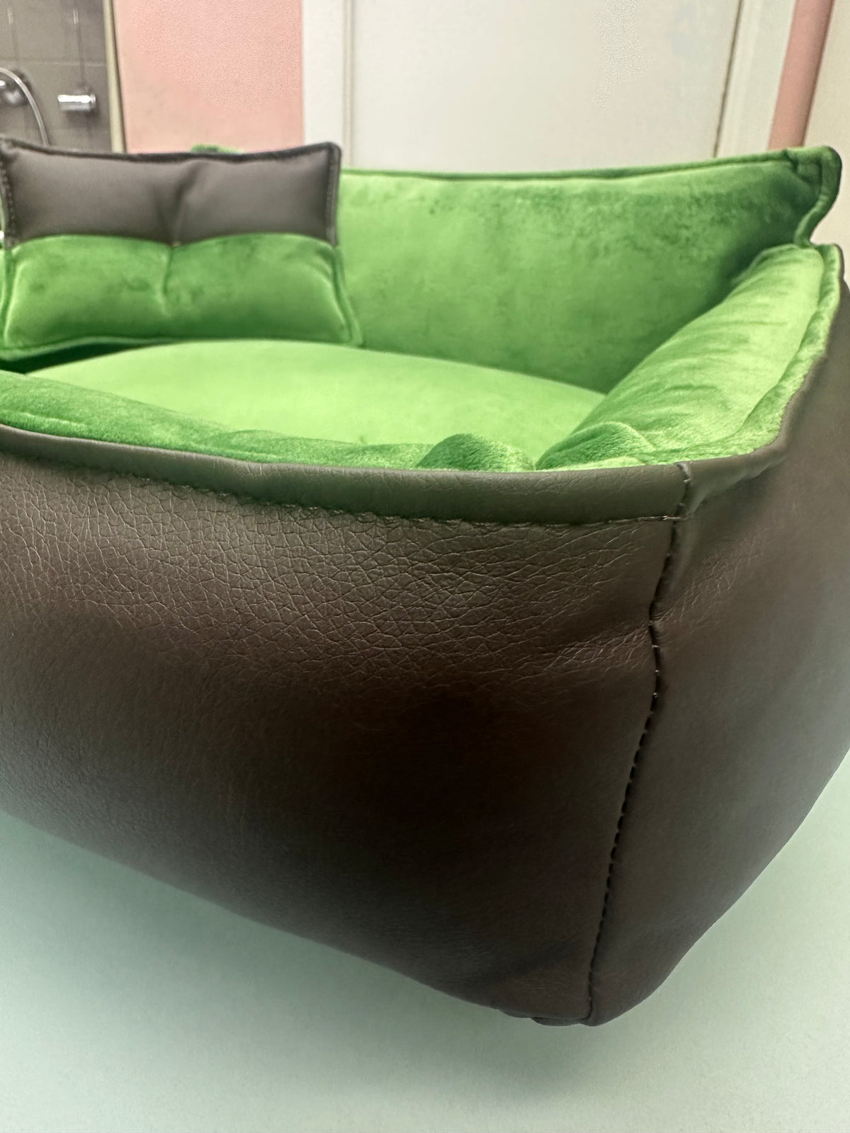 Cuccia Comfort Lux in Ecopelle con Cuscino Sfoderabile - Made in Italy