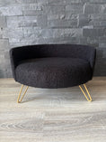 Carica l'immagine nel visualizzatore della galleria, Divanetto Glamour Nero Bouclé – Eleganza e Comfort per Cani e Gatti
