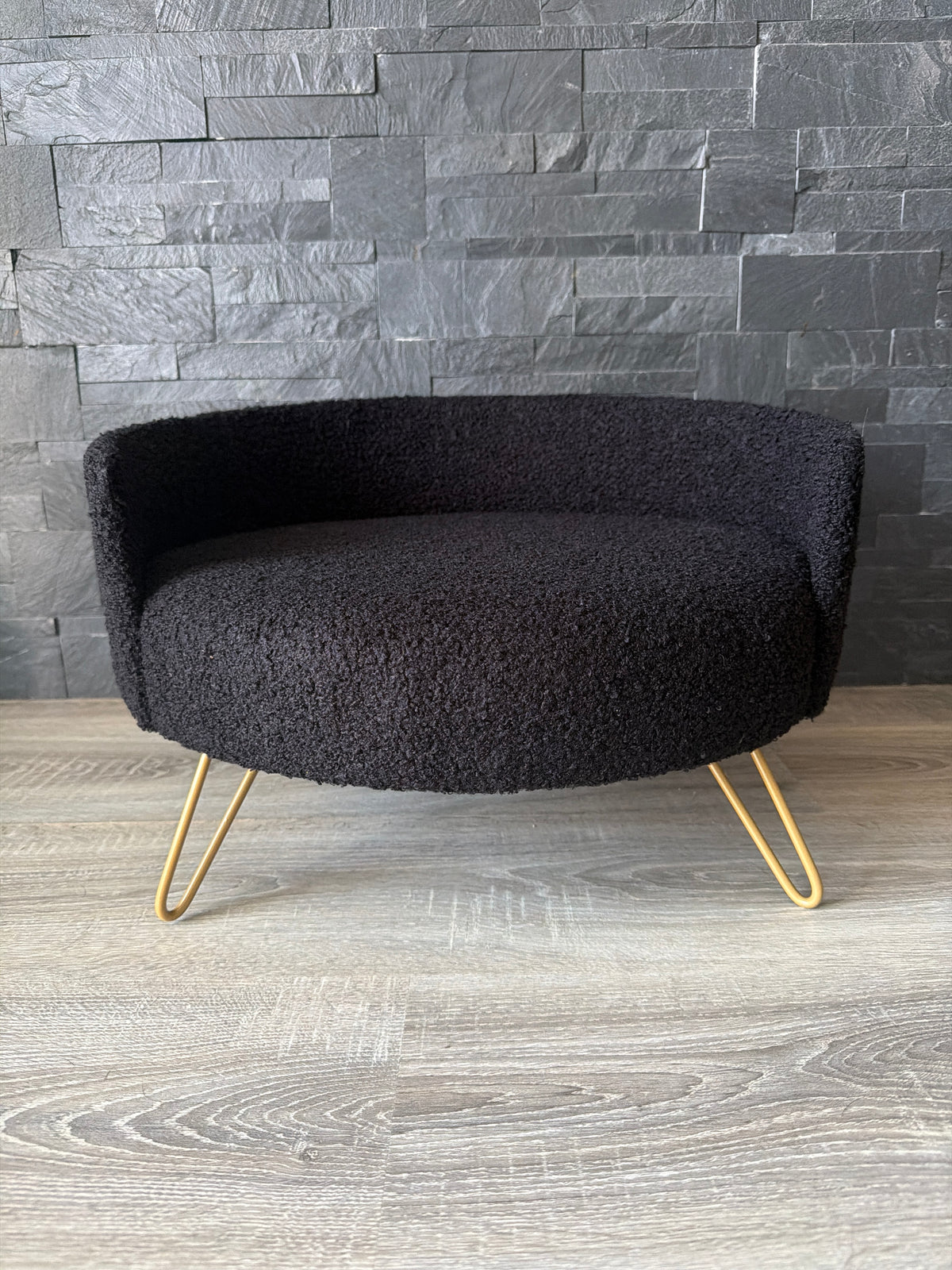 Divanetto Glamour Nero Bouclé – Eleganza e Comfort per Cani e Gatti