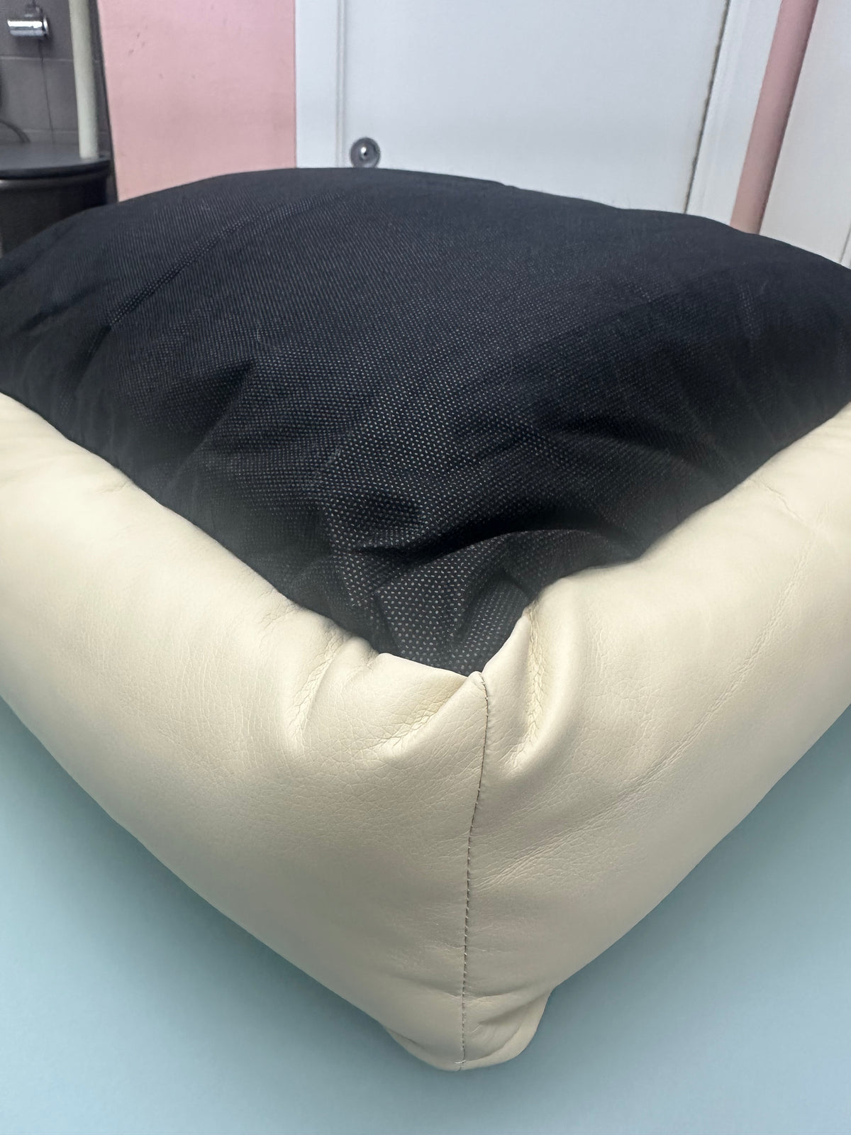 Cuccia Elegance con Fiocco e Cuscino Sfoderabile - Made in Italy