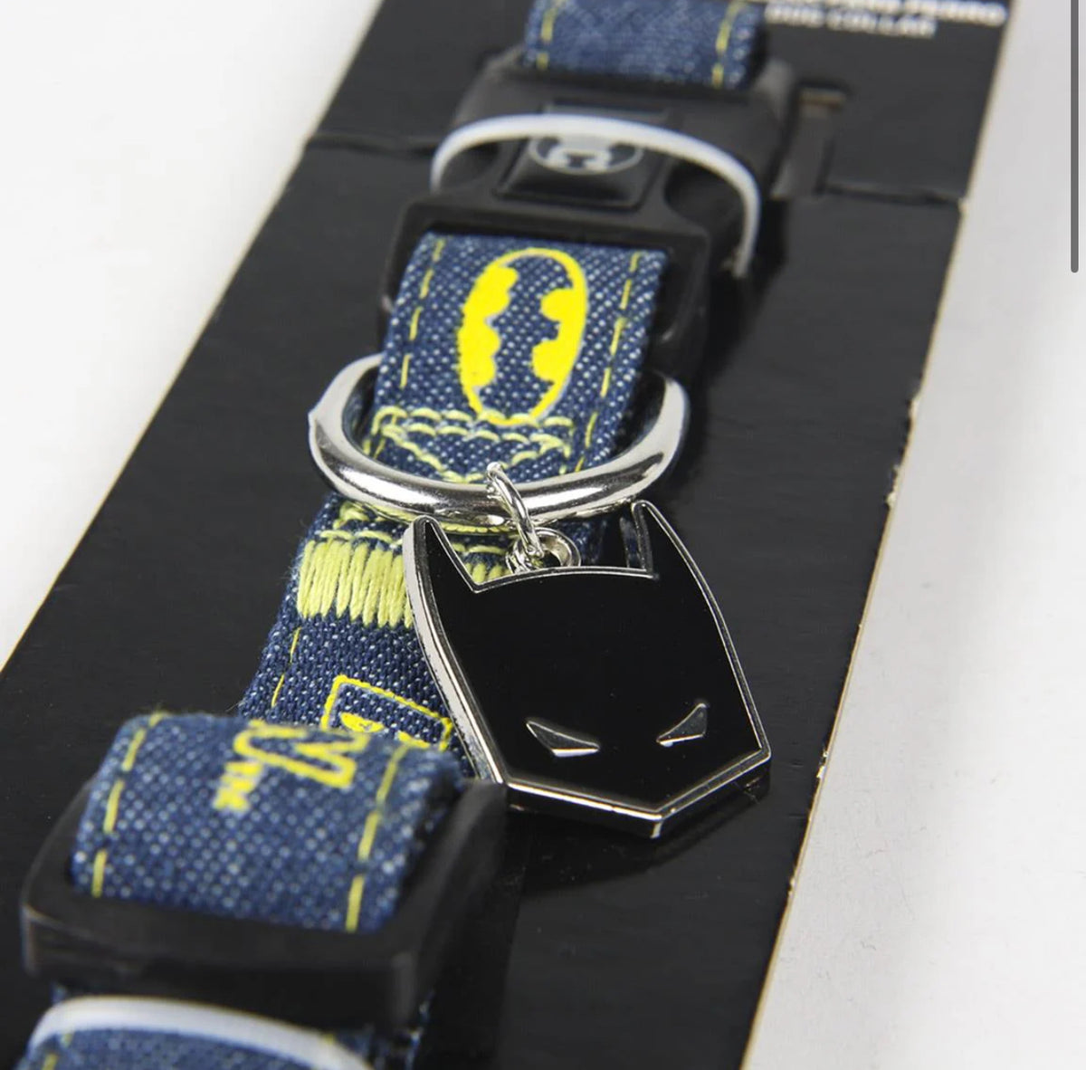 Set Collare e Guinzaglio Batman: Potenza e Stile del Cavaliere Oscuro per il Tuo Cane