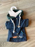 Carica l'immagine nel visualizzatore della galleria, Felpa Jeans con Cappuccio per Cani – Denim Fashion XS 25 cm
