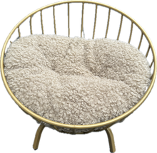 Carica l&#39;immagine nel visualizzatore di Gallery, Cuccia rotonda dorata con cuscino bouclé
