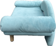 Carica l&#39;immagine nel visualizzatore di Gallery, Poltroncina Relax Azzurra per Cani e Gatti – Design Elegante con Schienale
