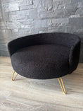 Carica l'immagine nel visualizzatore della galleria, Divanetto Glamour Nero Bouclé – Eleganza e Comfort per Cani e Gatti
