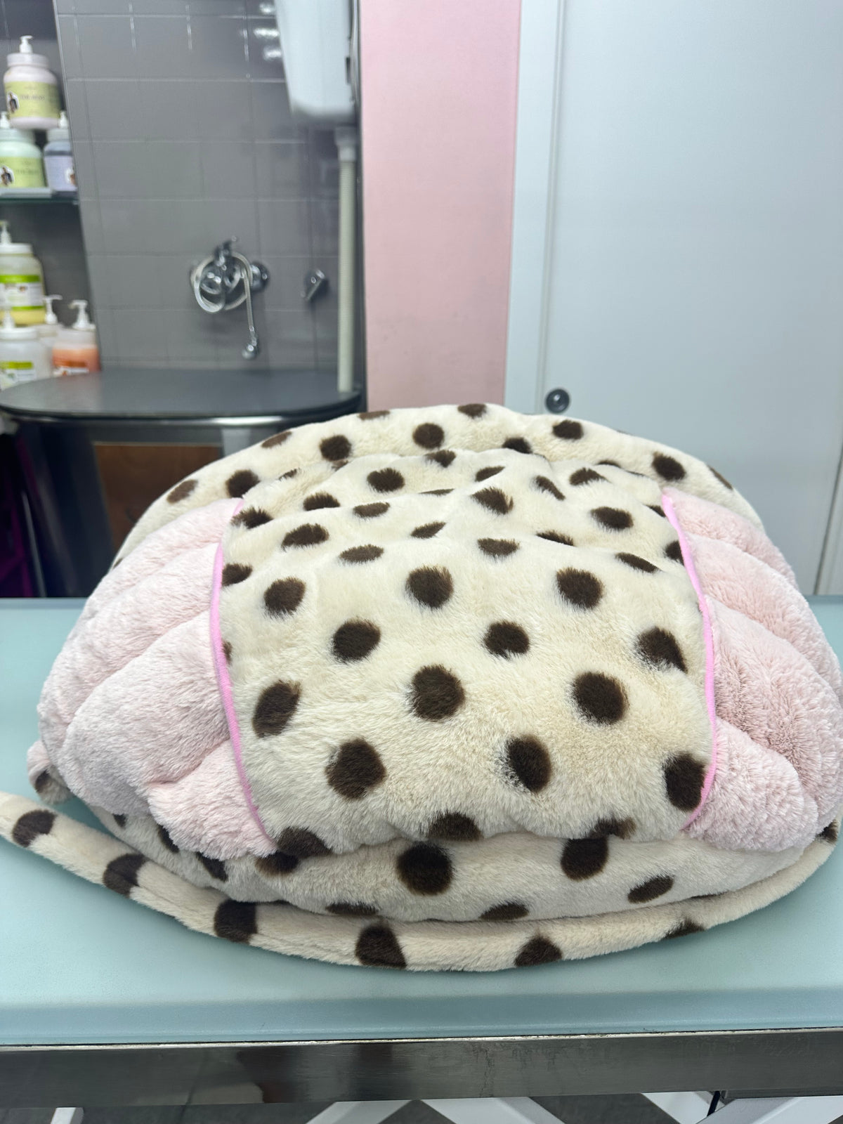 Cuccia Sacco Nanna "Polka Dream" per Cani di Taglia Media - Comfort e Stile da Portare Ovunque!