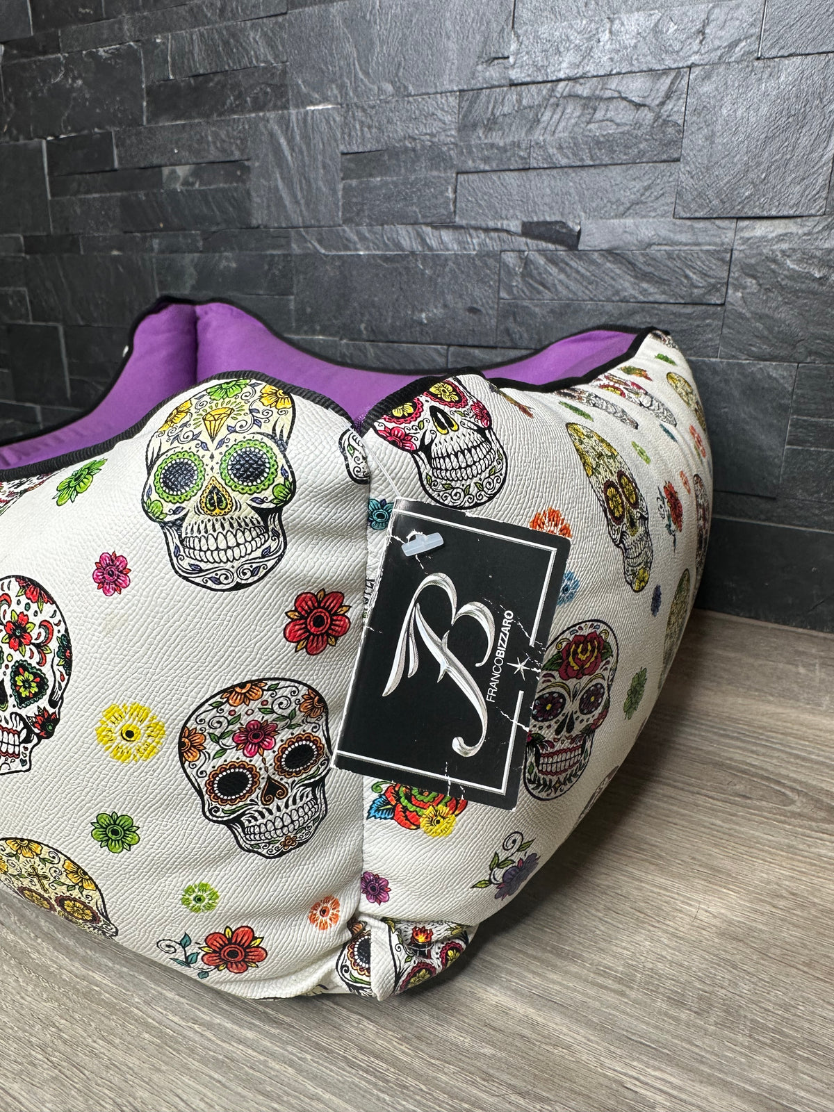 Cuccia Luxury Skull Bianca con Cuscino Viola – Made in Italy