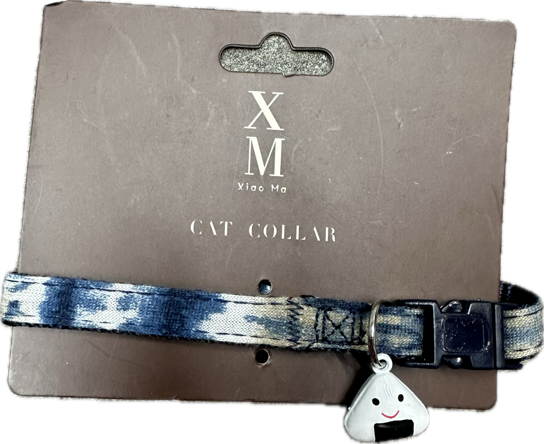 Collare per Gatti in Tessuto Denim con Charm Campanella a Forma di Onigiri