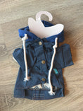 Carica l'immagine nel visualizzatore della galleria, Felpa Jeans con Cappuccio per Cani – Denim Fashion XS 25 cm
