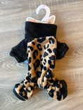 Carica l'immagine nel visualizzatore della galleria, Cappottino Leopardato per Cani – Wild Chic XS 25 cm
