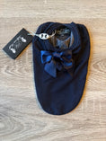 Carica l'immagine nel visualizzatore della galleria, Maglioncino per Cani Trilly Tutti Brilli Blu Notte con Fiocco Elegante – Taglia XS
