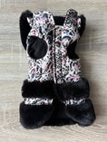 Carica l'immagine nel visualizzatore della galleria, Cappottino per Cani Animalier Rosa e Nero con Ecopelliccia – Taglia XS
