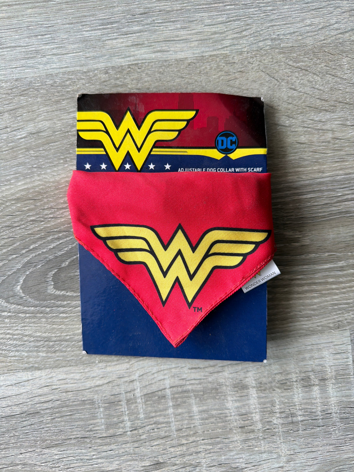 Collare Wonder Woman DC Comics con Bandana – Rosso | Regolabile 25–40 cm