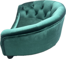 Carica l&#39;immagine nel visualizzatore di Gallery, Divanetto Reale in Velluto Verde Smeraldo – Cuccia Elegante per Cani e Gatti
