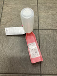 Carica l'immagine nel visualizzatore della galleria, Borraccia portatile per acqua cane e gatto con ciotola integrata 500 ml
