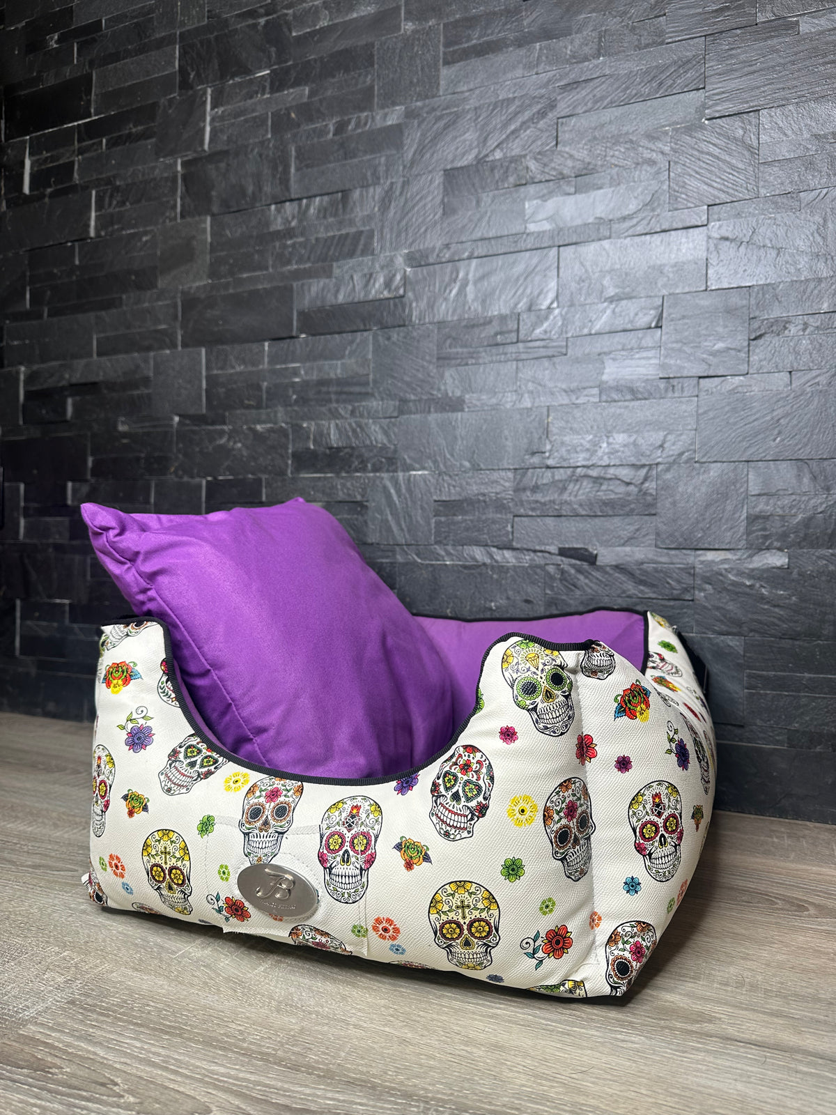 Cuccia Luxury Skull Bianca con Cuscino Viola – Made in Italy