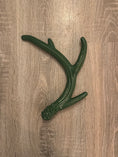 Carica l'immagine nel visualizzatore della galleria, Forest Antler – Gioco a Forma di Corna di Cervo per Cani
