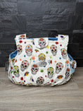 Carica l'immagine nel visualizzatore della galleria, Borsa Trasportino Morbida “Sugar Skull” per Cani e Gatti – 36x22xH26 cm
