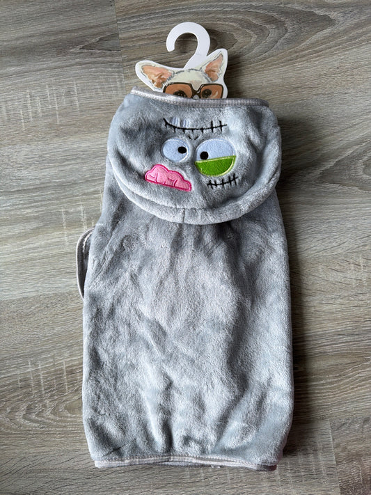 Mantellina Halloween Mostriciattoli per Cani – Grigia, Taglia M (40 cm)