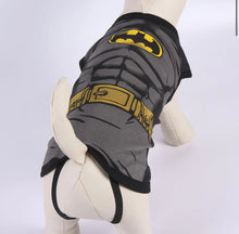 Carica l&#39;immagine nel visualizzatore di Gallery, Maglietta Batman: Il Tuo Cane come il Cavaliere Oscuro
