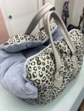 Carica l'immagine nel visualizzatore della galleria, Borsa Trasportino Morbida con Stampa Leopardo

