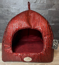 Carica l'immagine nel visualizzatore di Gallery, Cuccia Igloo Luxury effetto cocco rossa – Made in Italy
