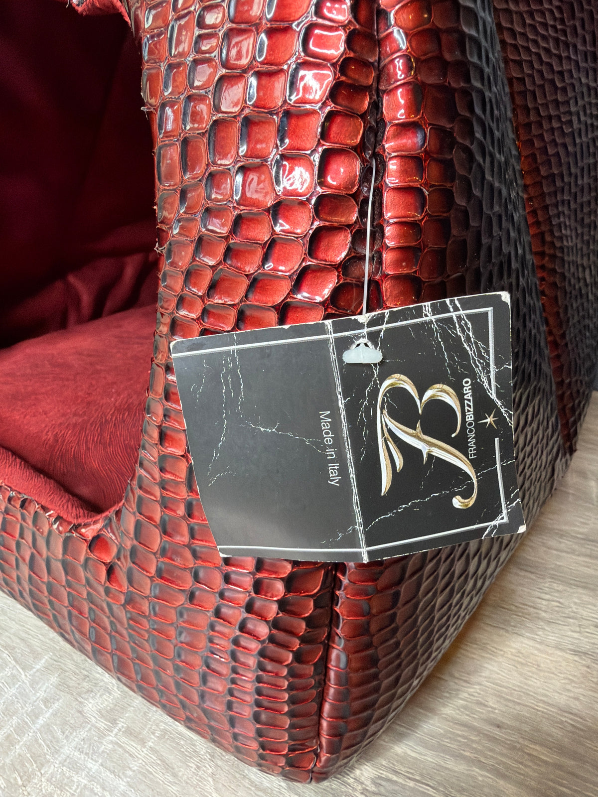 Cuccia Igloo Luxury effetto cocco rossa – Made in Italy