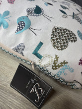 Carica l'immagine nel visualizzatore di Gallery, Cuscino Luxury Fantasia Uccellini – Made in Italy
