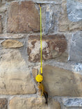 Carica l'immagine nel visualizzatore della galleria, Bacchetta Gioco per Gatti con Pallina Intrecciata Gialla ed Elastico – 70 cm
