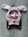 Carica l'immagine nel visualizzatore della galleria, Cappellino rosa con orecchie da coniglietto
