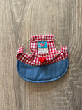 Carica l'immagine nel visualizzatore della galleria, Cappellino vichy rosso jeans retro
