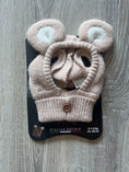 Carica l'immagine nel visualizzatore della galleria, Cappellino marrone con orecchie da orsetto
