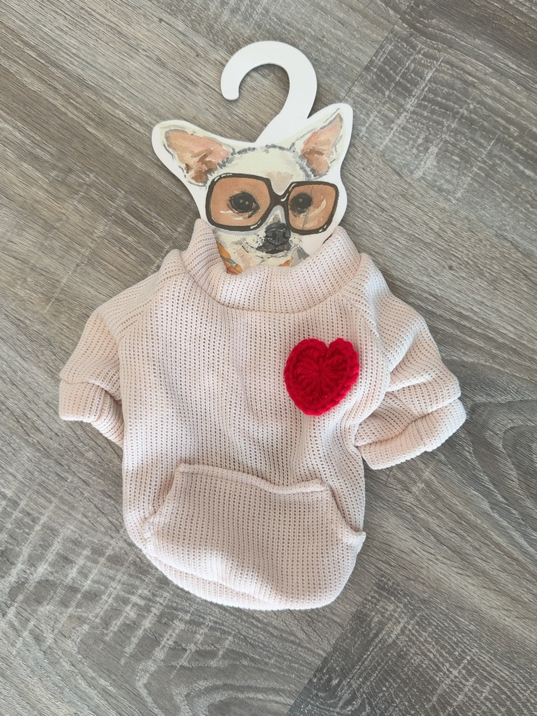 Maglioncino Rosa Cipria a Collo Alto con Cuore Rosso per Cani – XS 25 cm - fronte