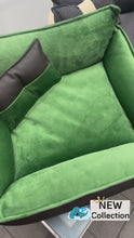 Carica e avvia il video nel visualizzatore di galleria, Cuccia Comfort Lux in Ecopelle con Cuscino Sfoderabile - Made in Italy
