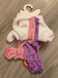 Carica l'immagine nel visualizzatore della galleria, Tutina Unicorno Bianco Rosa e Viola XS 25 cm - chiusura interna
